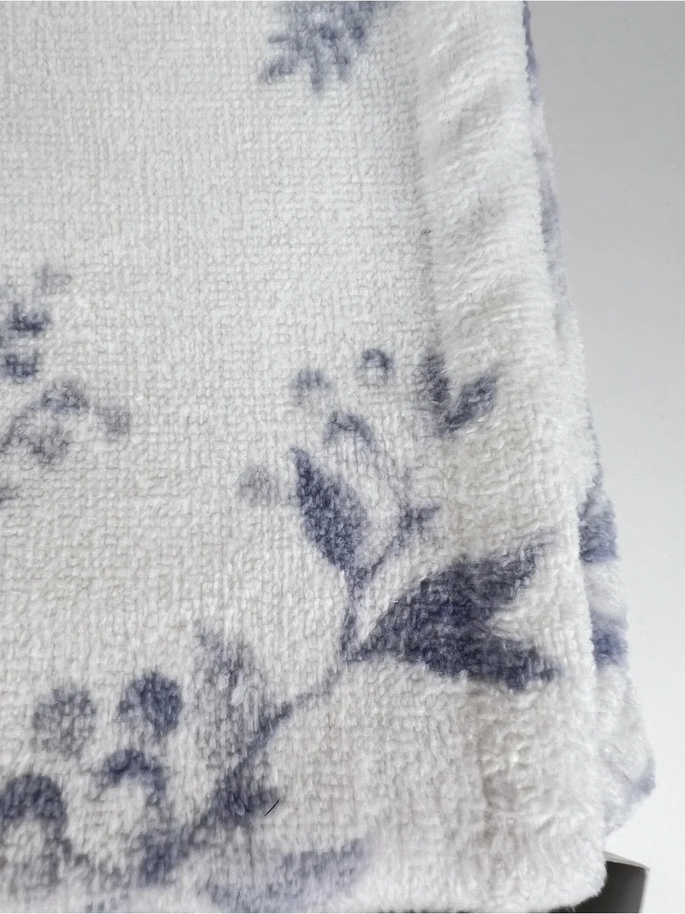Laura Ashley Bath Towels Blue White Floral Soft Velour Cotton 2 Pc Set NEW